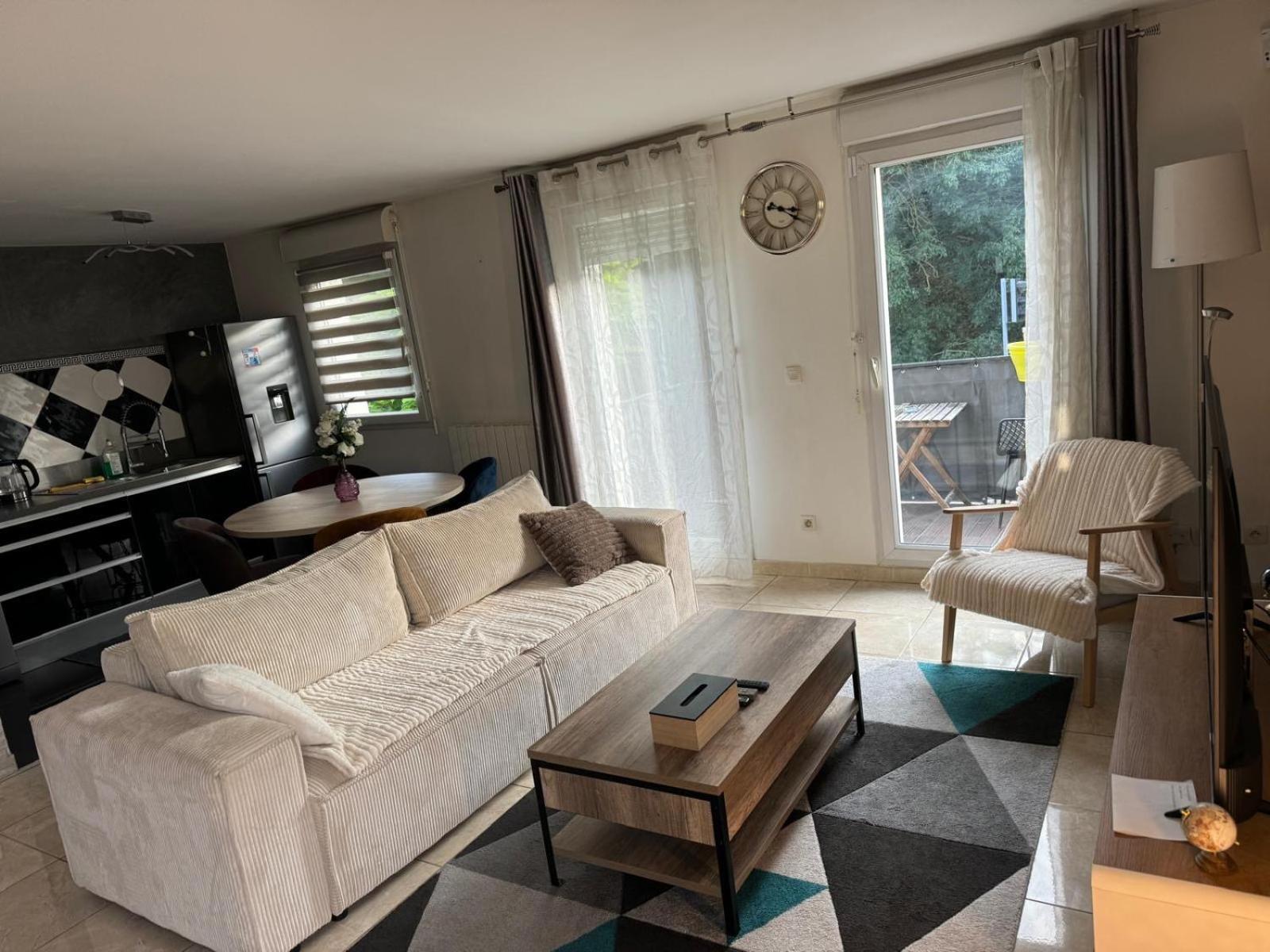 Duplex T3 Avec Box - Paris - La Defense - Airport Cdg - Parc Des Expositions - Stade De France - - Asterix - Val D Europe *