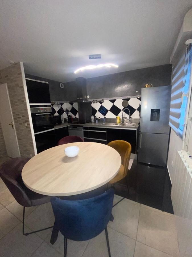 Apartment Duplex Paris: Near Roissy Cdg, Expo & Theme Parks *