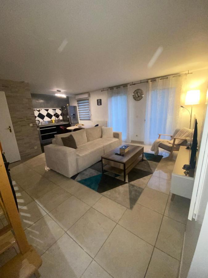 Duplex Paris: Near Roissy Cdg, Expo & Theme Parks Apartment *