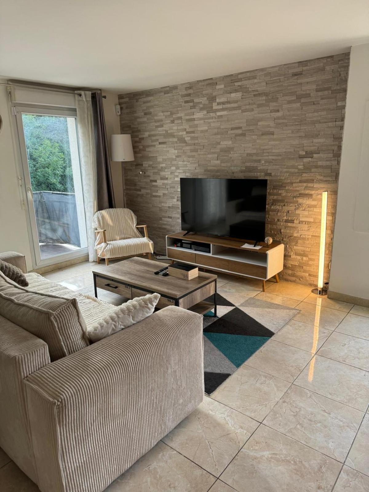 Duplex Paris: Near Roissy Cdg, Expo & Theme Parks * Villepinte (Seine-Saint-Denis)